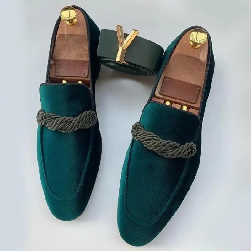 saferido Fashionable Men Loafers Classic British Style Suede Deerskin Casual Dress Brooch Twisted Personality Small Leather Shoes 48