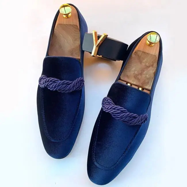 saferido Fashionable Men Loafers Classic British Style Suede Deerskin Casual Dress Brooch Twisted Personality Small Leather Shoes 48