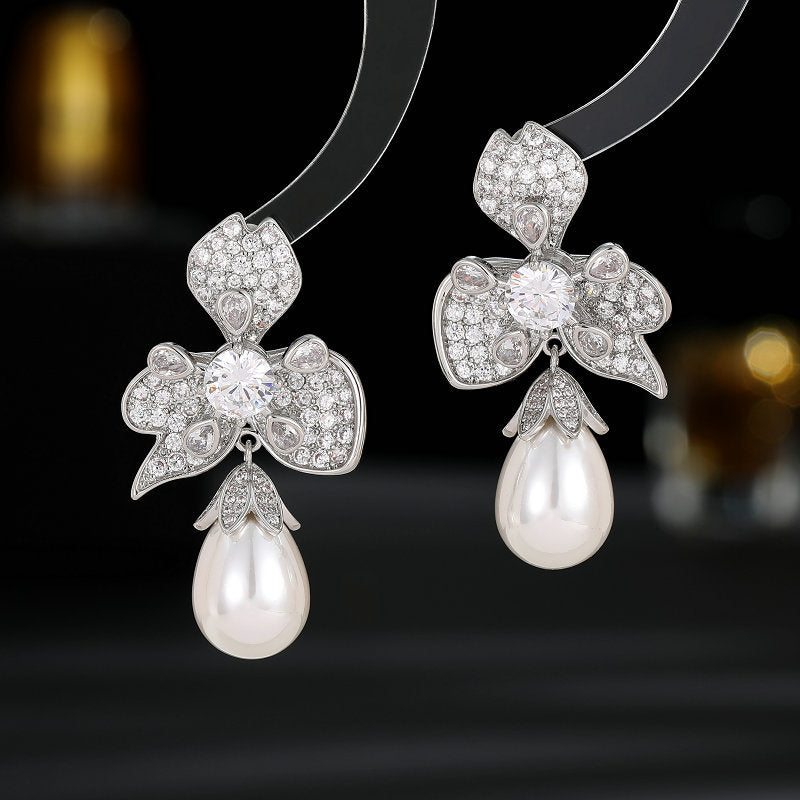 2025 New retro high-end court-style earrings women's light luxury elegant temperament water drop-shaped pearl flower earrings