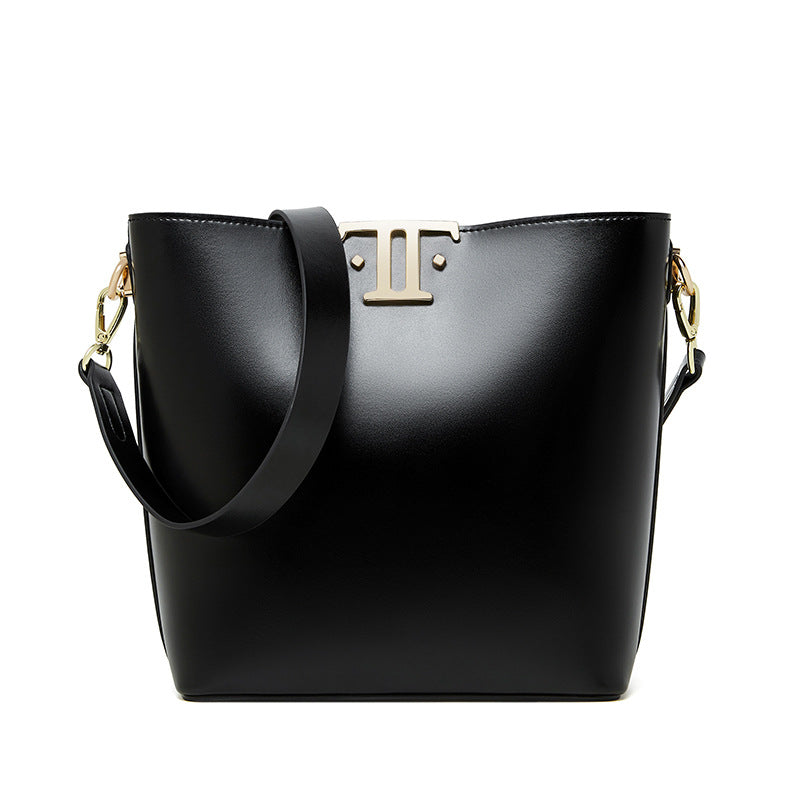 New high-end large-capacity commuter bucket bag female original niche leather underarm bag Popular style shoulder messenger bag