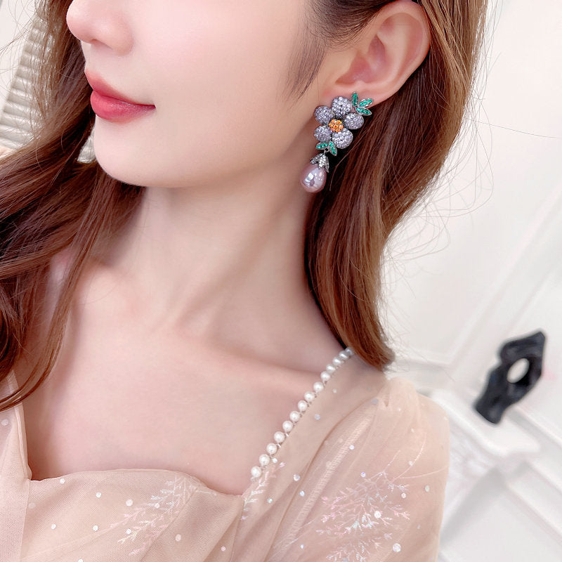 2025 Exaggerated atmosphere, water droplets, pearl flower earrings, retro elegance temperament, court style, advanced sense, heavy industry earrings wholesale