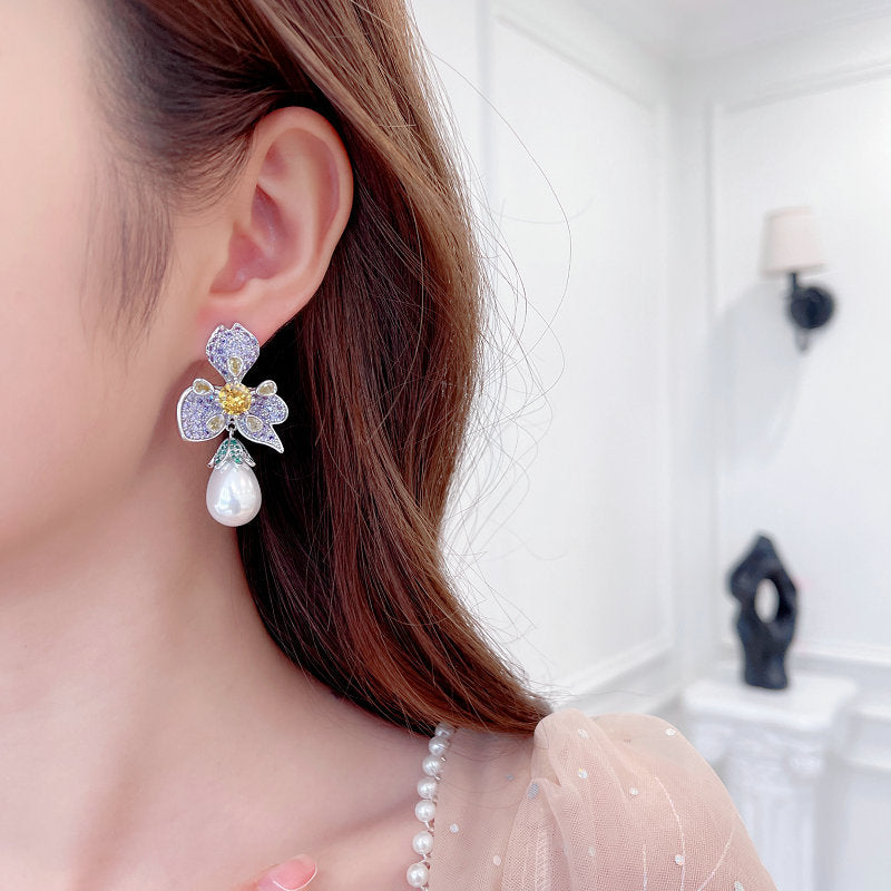 2025 New retro high-end court-style earrings women's light luxury elegant temperament water drop-shaped pearl flower earrings
