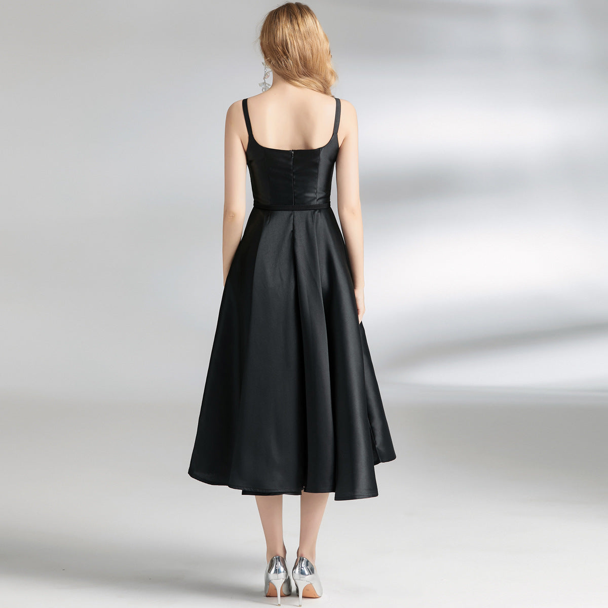 Vintage Hepburn style strap skirt, high-end design, waist and thin medium and long A-shaped fluffy dress