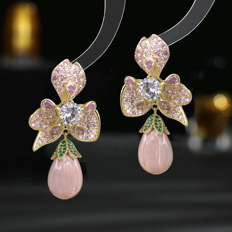 2025 New retro high-end court-style earrings women's light luxury elegant temperament water drop-shaped pearl flower earrings