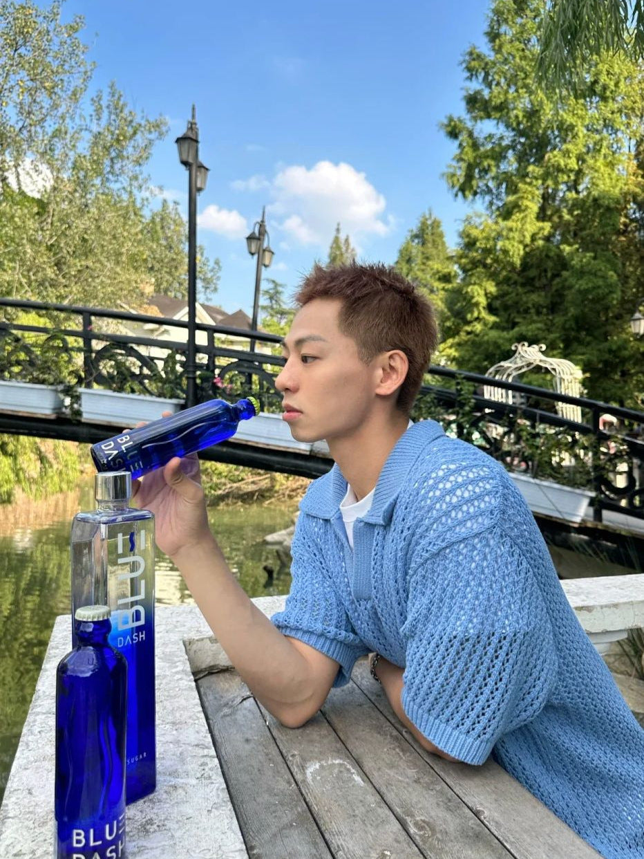 Korean style spring and summer new island ring refreshing blue white polo hollow knitted short-sleeved casual versatile top