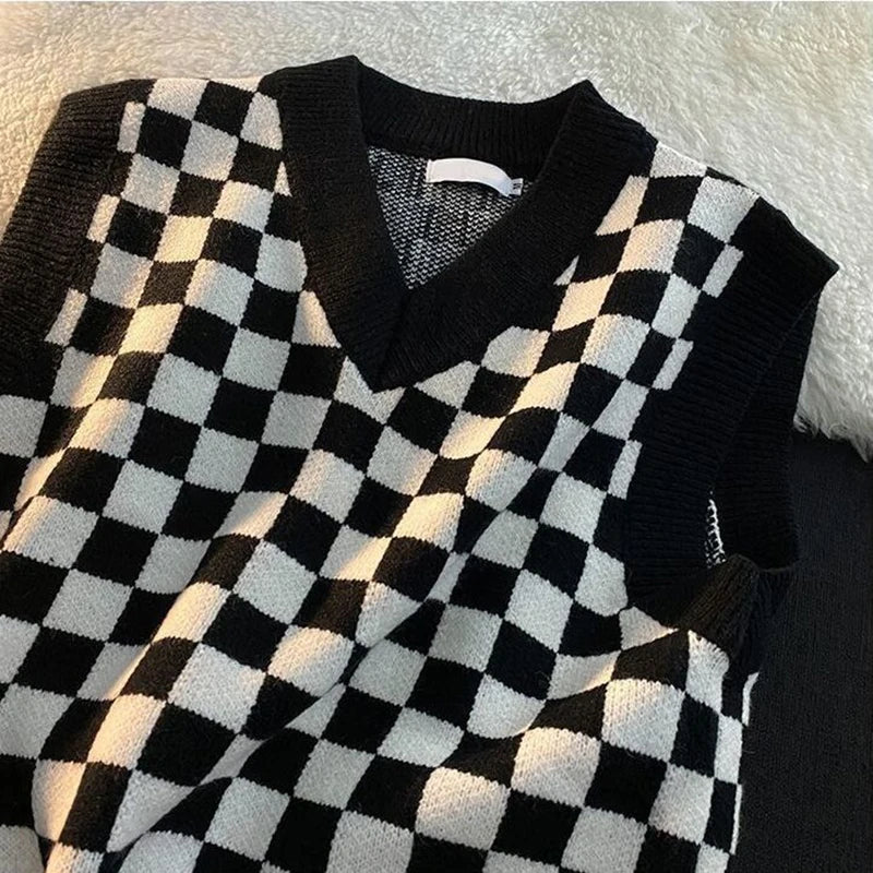 saferido Black White Checkerboard Plaid Print Vest Sweater Autumn Winter V Neck Men Preppy Style Harajuku Fashion Casual Oversize Knitted