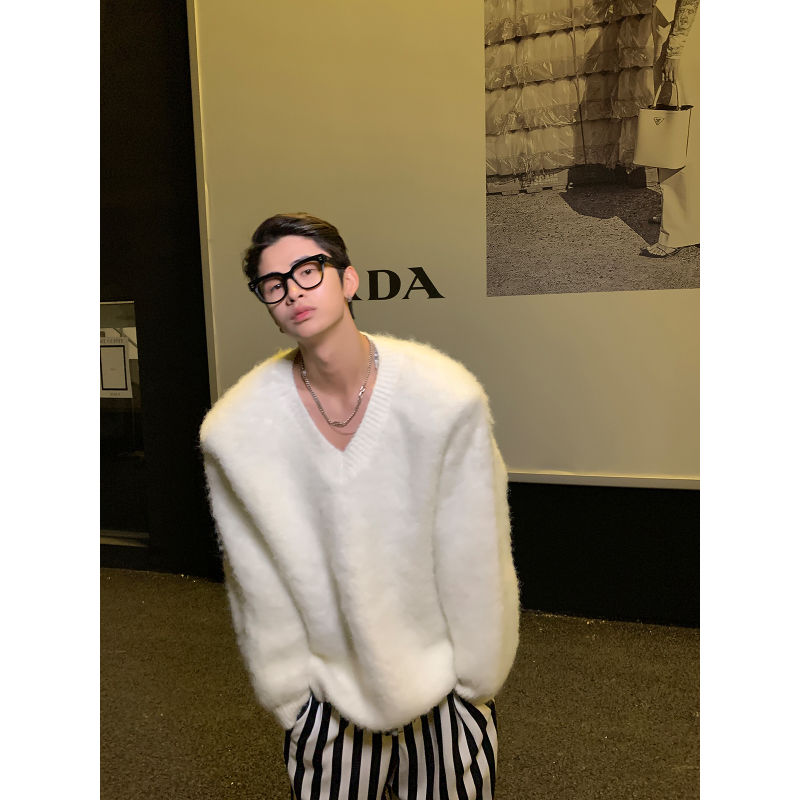 Men weaver Clean and simple woolen sweater pullover sweater Autumn winter fashion and versatile casual V-neck sweater