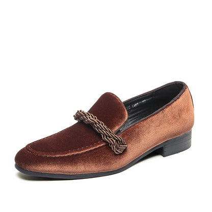 saferido Fashionable Men Loafers Classic British Style Suede Deerskin Casual Dress Brooch Twisted Personality Small Leather Shoes 48