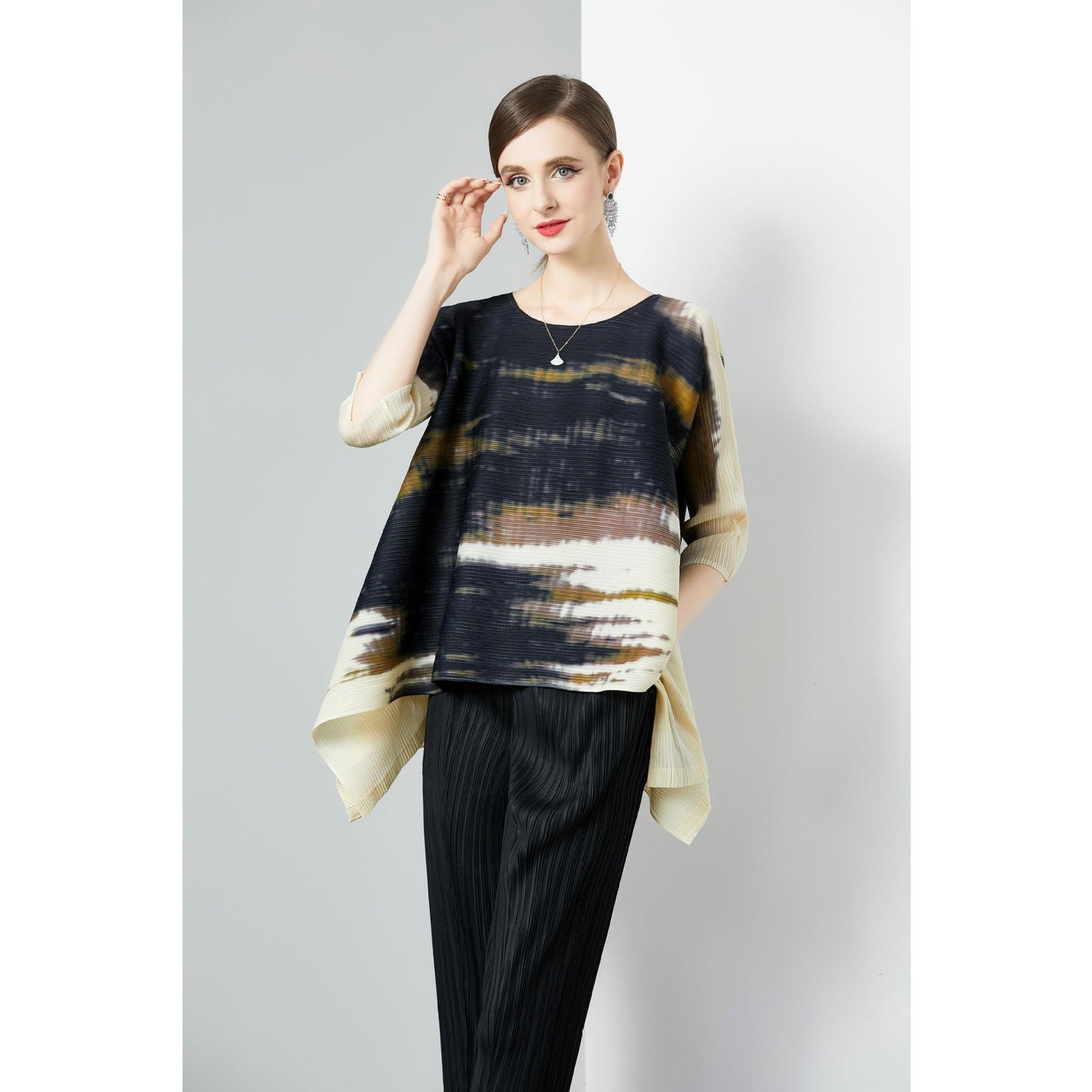 Pleated Popularan, n style, Popular style, advanced sense, loose elastic pleated printed top, seven-quarter sleeve crew neck, new summer models