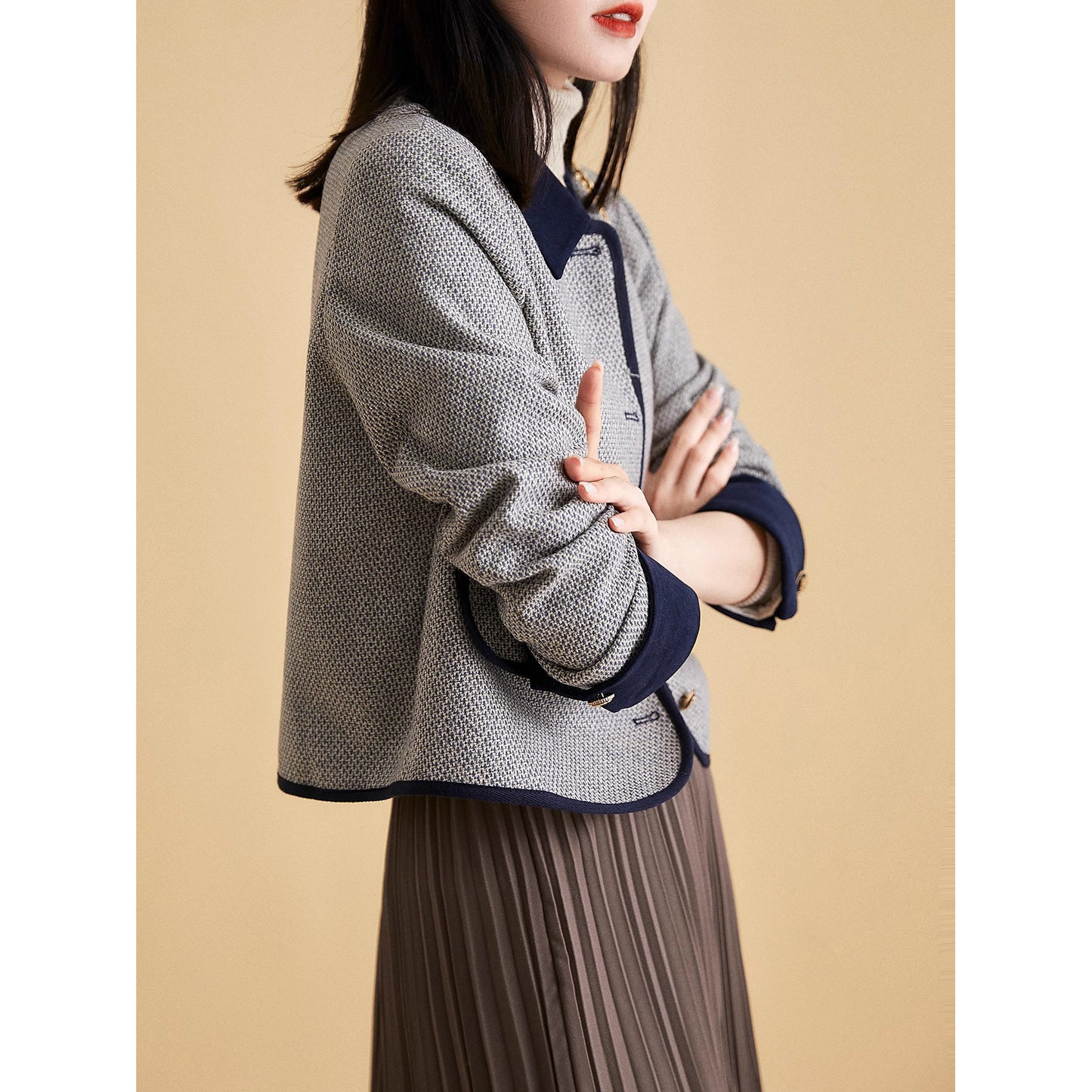 2025 Temperament wool small fragrant jacket high-end tweed lapel short jacket women's autumn commuter women's clothing spring and autumn